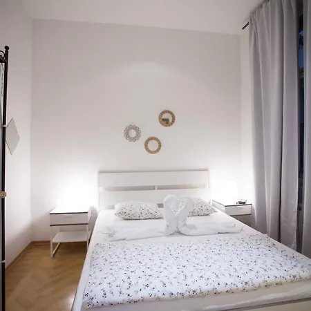Charles Bridge Apartment *