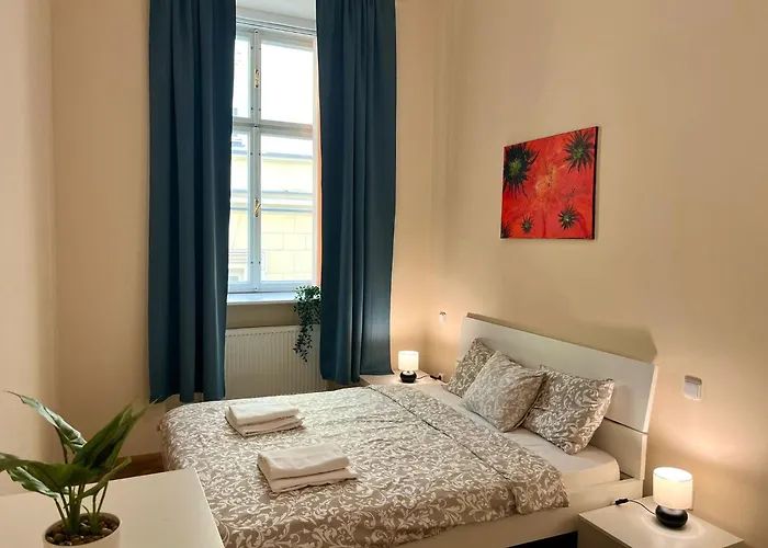 Spacious 4br By Charles Bridge *