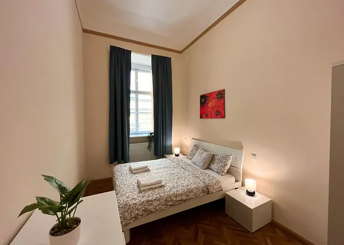 Spacious 4br By Charles Bridge Prague