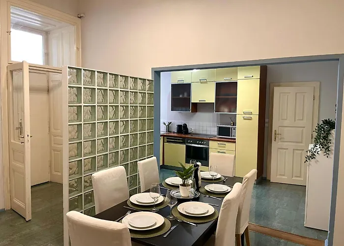 Spacious 4br By Charles Bridge *