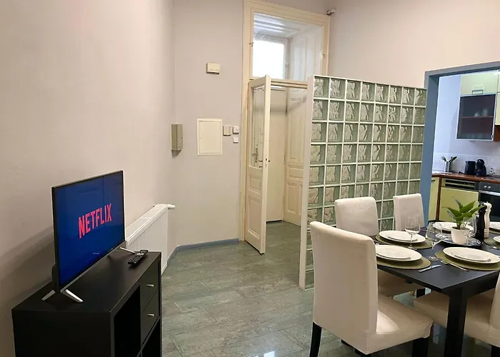Spacious 4br By Charles Bridge * Prague