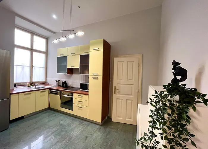 Spacious 4br By Charles Bridge * Prague