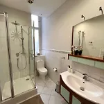 דירה Spacious 4br By Charles Bridge