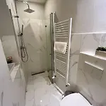 Spacious 4br By Charles Bridge Prag