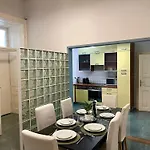 Lejlighed Spacious 4br By Charles Bridge