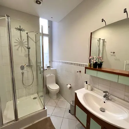 شقة Spacious 4Br Apartment By Charles Bridge