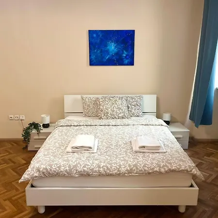 Spacious 4br By Charles Bridge Прага