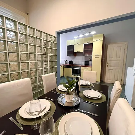 Апартаменты Spacious 4br By Charles Bridge Прага