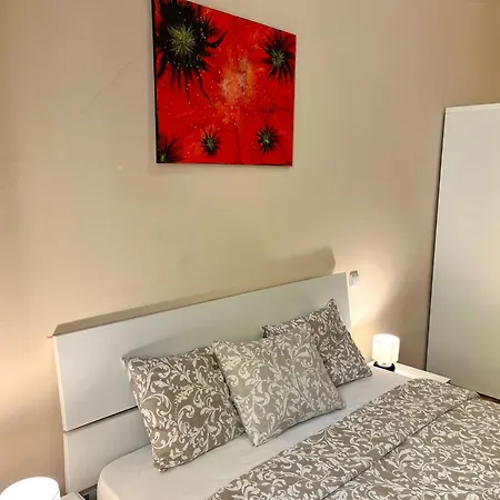 Spacious 4br By Charles Bridge