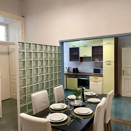公寓 Spacious 4br By Charles Bridge