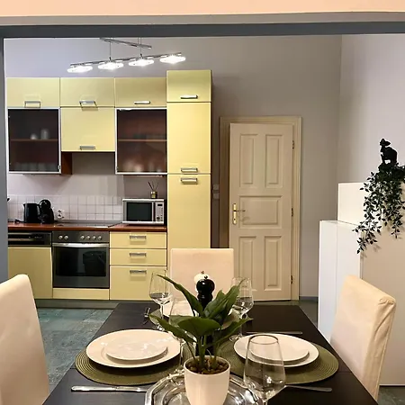Spacious 4br By Charles Bridge Апартаменты Прага