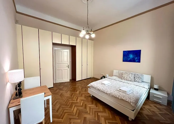 Spacious 4br By Charles Bridge アパート プラハ