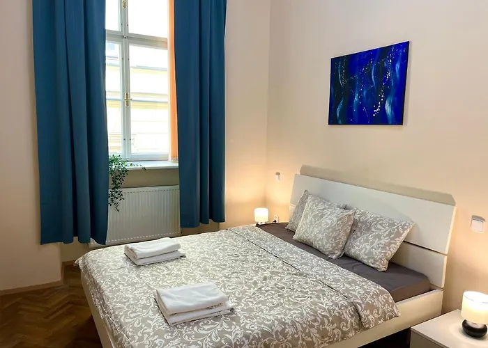 Spacious 4Br Apartment By Charles Bridge