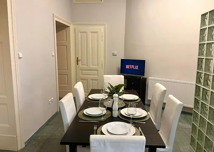 Spacious 4br By Charles Bridge 布拉格